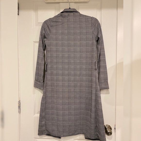 Plaid Coat! Perfect for fall weather - Picture 2 of 2